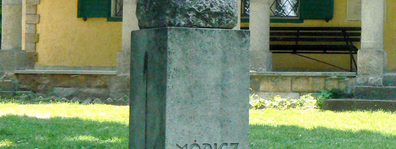 Móricz Zsigmond szobra
